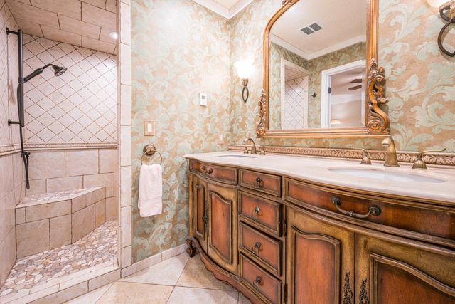 4460 Queens Way, Gladwin, MI 48624