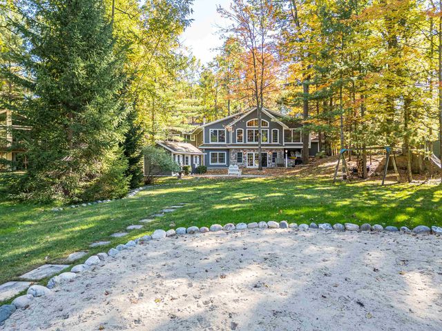 4460 Queens Way, Gladwin, MI 48624
