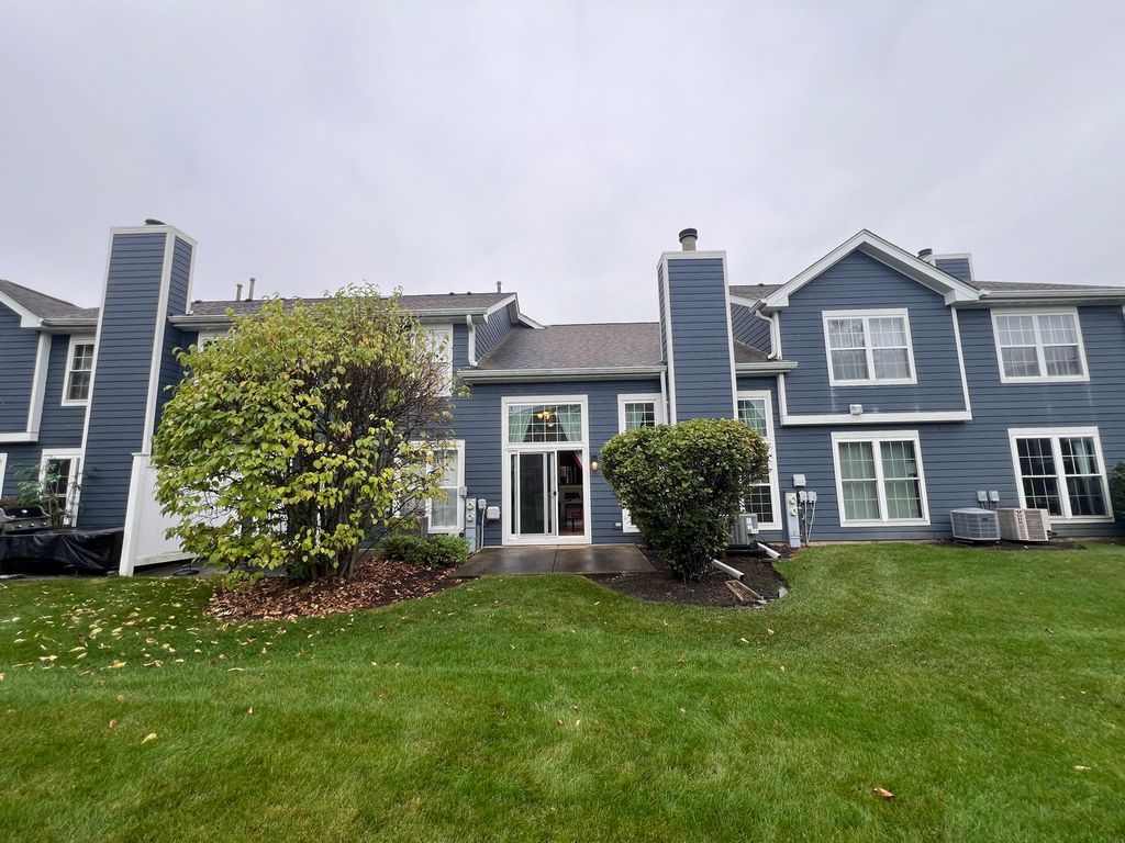 1101 Camden Court 1101, Glendale Heights, IL 60139 — photo 3