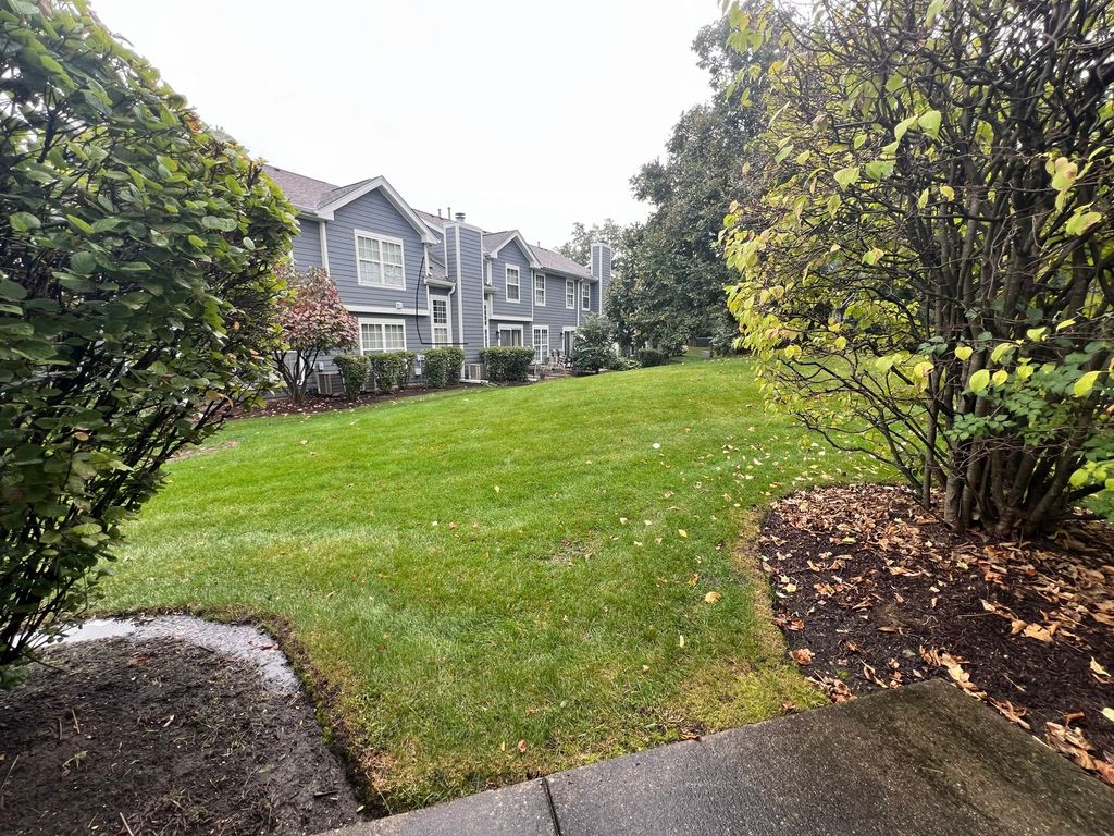 1101 Camden Court 1101, Glendale Heights, IL 60139 — photo 4