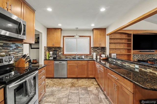 24404 Jamestowne Road, Novi, MI 48375