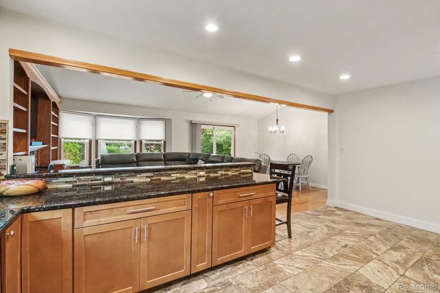 24404 Jamestowne Road, Novi, MI 48375