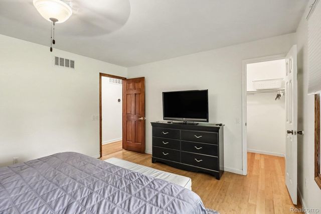 24404 Jamestowne Road, Novi, MI 48375