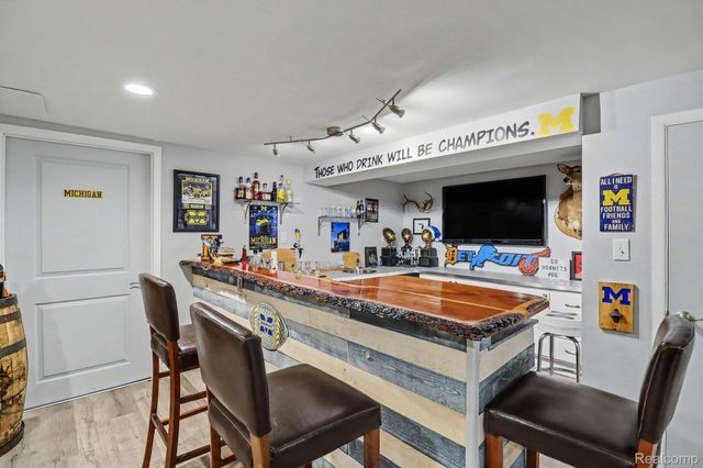 24404 Jamestowne Road, Novi, MI 48375