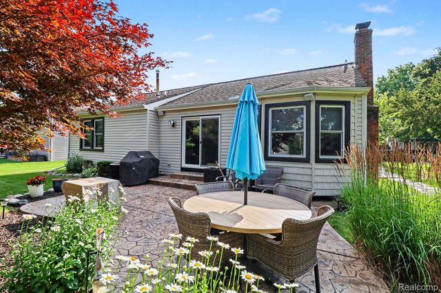 24404 Jamestowne Road, Novi, MI 48375