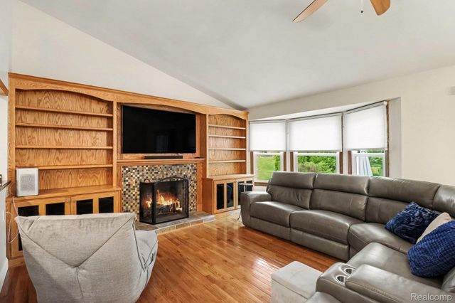 24404 Jamestowne Road, Novi, MI 48375