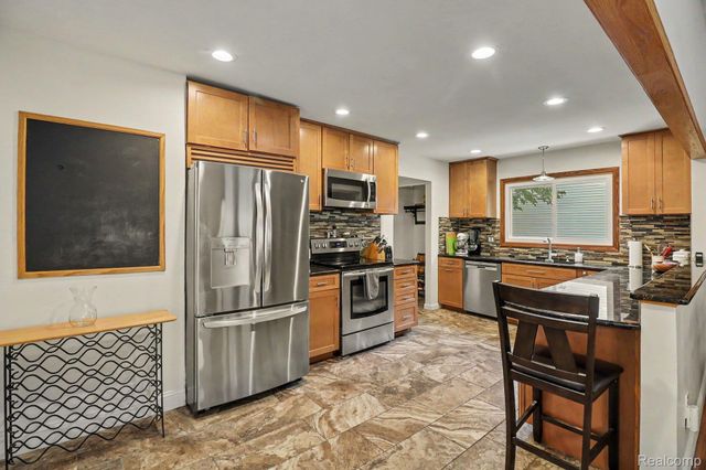 24404 Jamestowne Road, Novi, MI 48375