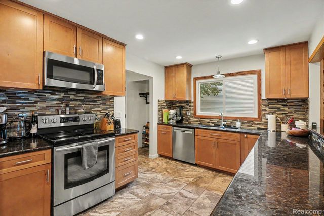 24404 Jamestowne Road, Novi, MI 48375