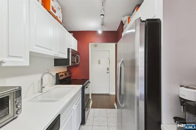 125 Prospect Avenue 17G, Hackensack, NJ 07601