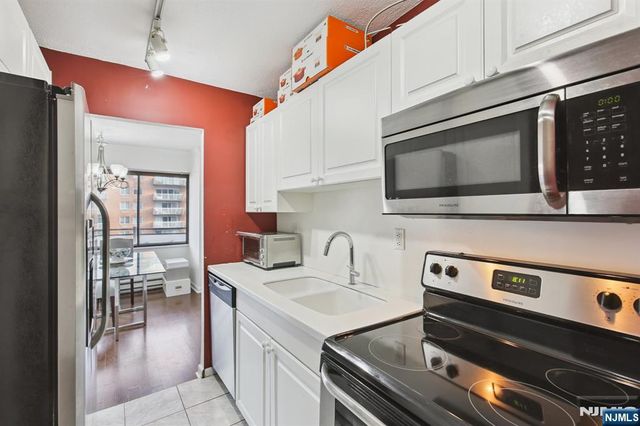 125 Prospect Avenue 17G, Hackensack, NJ 07601