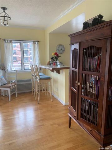 780 W Broadway 2D, Long Beach, NY 11561