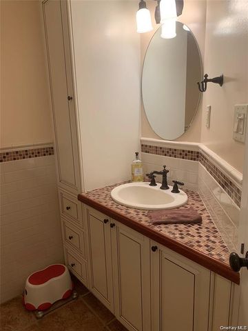 780 W Broadway 2D, Long Beach, NY 11561