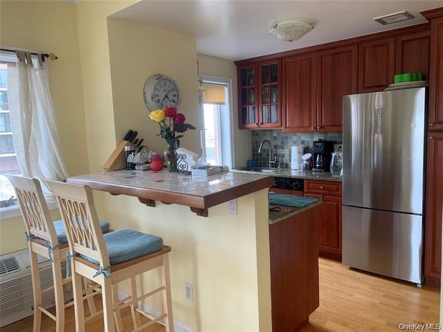 780 W Broadway 2D, Long Beach, NY 11561