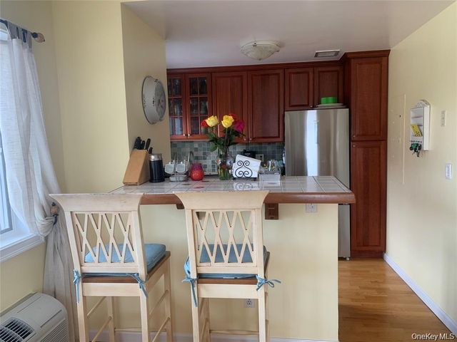 780 W Broadway 2D, Long Beach, NY 11561