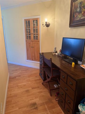 780 W Broadway 2D, Long Beach, NY 11561