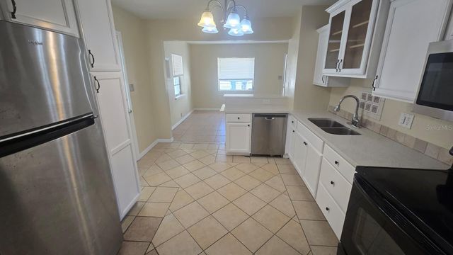 3164 33RD AVENUE N, St Petersburg, FL 33713