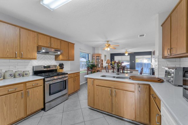 302 Debora DR, Georgetown, TX 78628