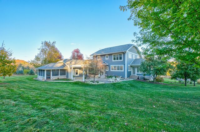 2156 Paris Avenue N, Stillwater, MN 55082