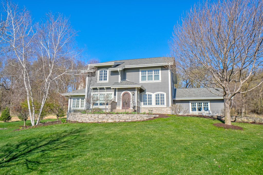 2156 Paris Avenue N, Stillwater, MN 55082