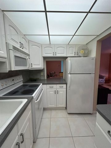 2050 NE 39th Street 207, Lighthouse Point, FL 33064