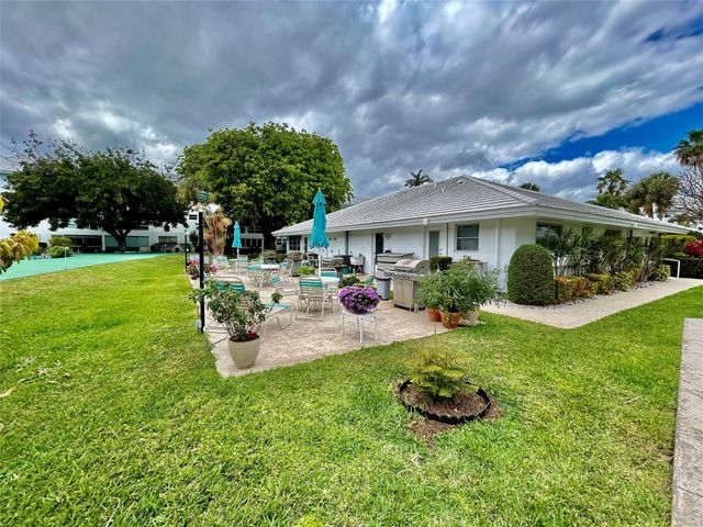 2050 NE 39th Street 207, Lighthouse Point, FL 33064