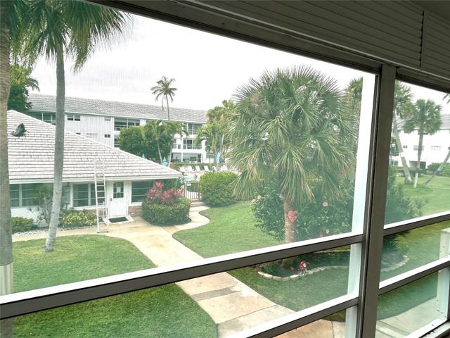 2050 NE 39th Street 207, Lighthouse Point, FL 33064