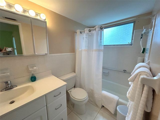 2050 NE 39th Street 207, Lighthouse Point, FL 33064