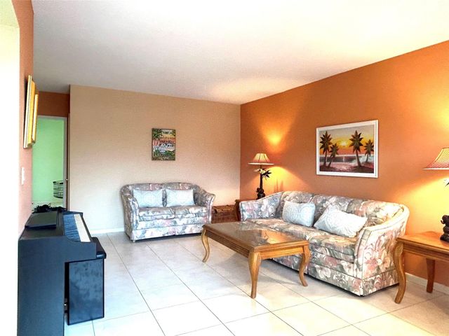 2050 NE 39th Street 207, Lighthouse Point, FL 33064