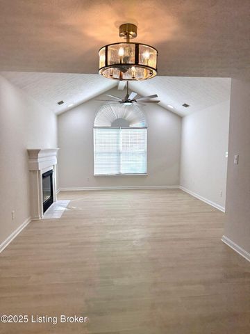 10014 Grey Hawk Dr, Louisville, KY 40219