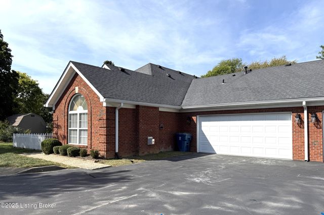 10014 Grey Hawk Dr, Louisville, KY 40219