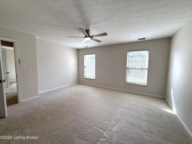 10014 Grey Hawk Dr, Louisville, KY 40219
