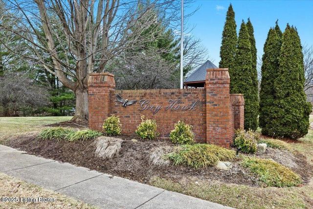 10014 Grey Hawk Dr, Louisville, KY 40219