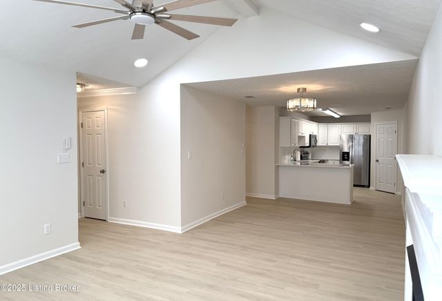 10014 Grey Hawk Dr, Louisville, KY 40219