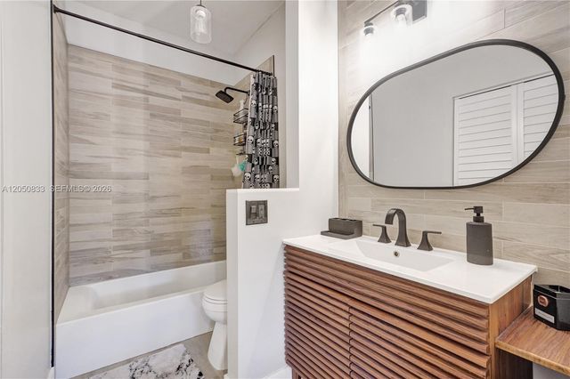 2404 NE 135th Street 2404, North Miami, FL 33181