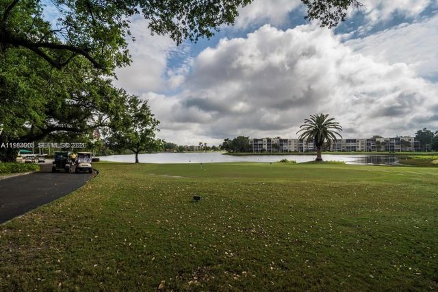 9430 Live Oak Place 407, Davie, FL 33324