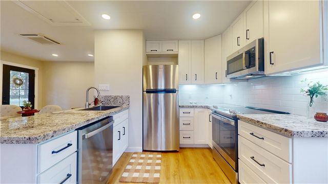 101 East Bryan, Brenham, TX 77833