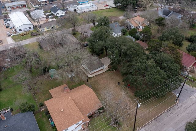 101 East Bryan, Brenham, TX 77833