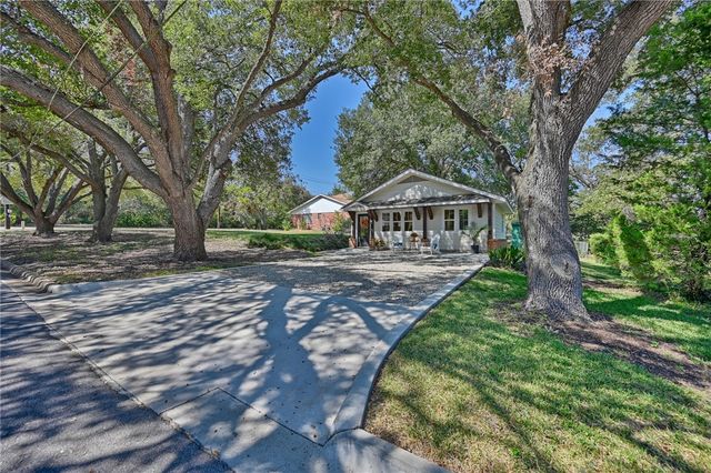 101 East Bryan, Brenham, TX 77833