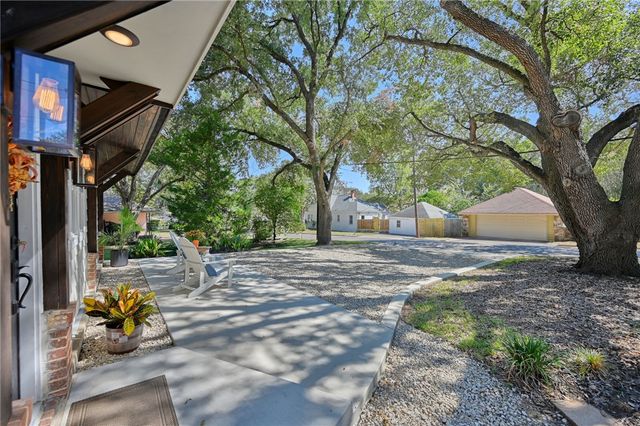 101 East Bryan, Brenham, TX 77833