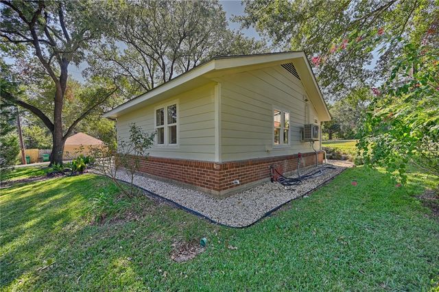 101 East Bryan, Brenham, TX 77833