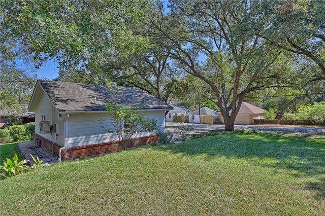 101 East Bryan, Brenham, TX 77833