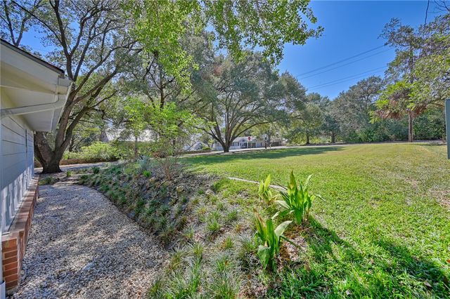 101 East Bryan, Brenham, TX 77833