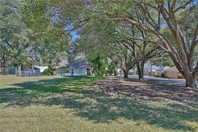 101 East Bryan, Brenham, TX 77833