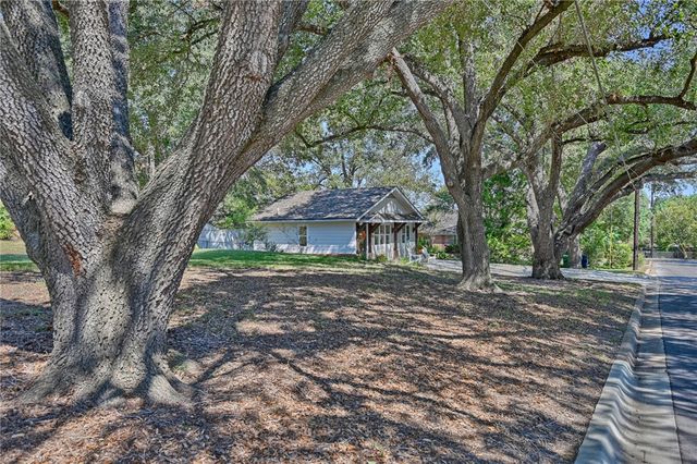 101 East Bryan, Brenham, TX 77833