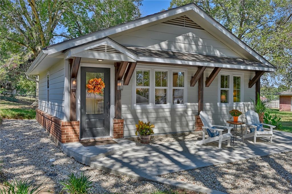 101 East Bryan, Brenham, TX 77833