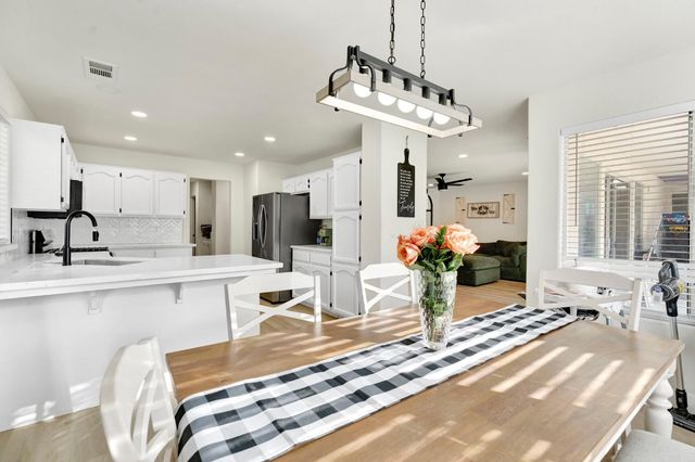 466 W Meadow Lane, Kingsburg, CA 93631