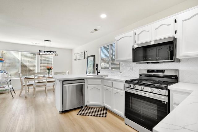 466 W Meadow Lane, Kingsburg, CA 93631