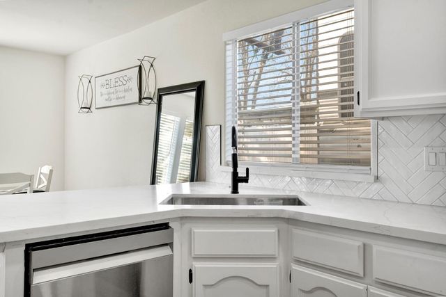 466 W Meadow Lane, Kingsburg, CA 93631