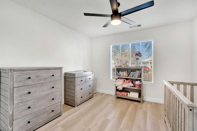 466 W Meadow Lane, Kingsburg, CA 93631