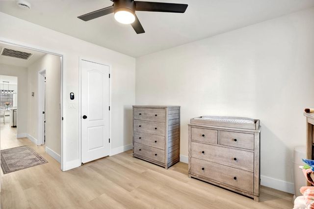 466 W Meadow Lane, Kingsburg, CA 93631